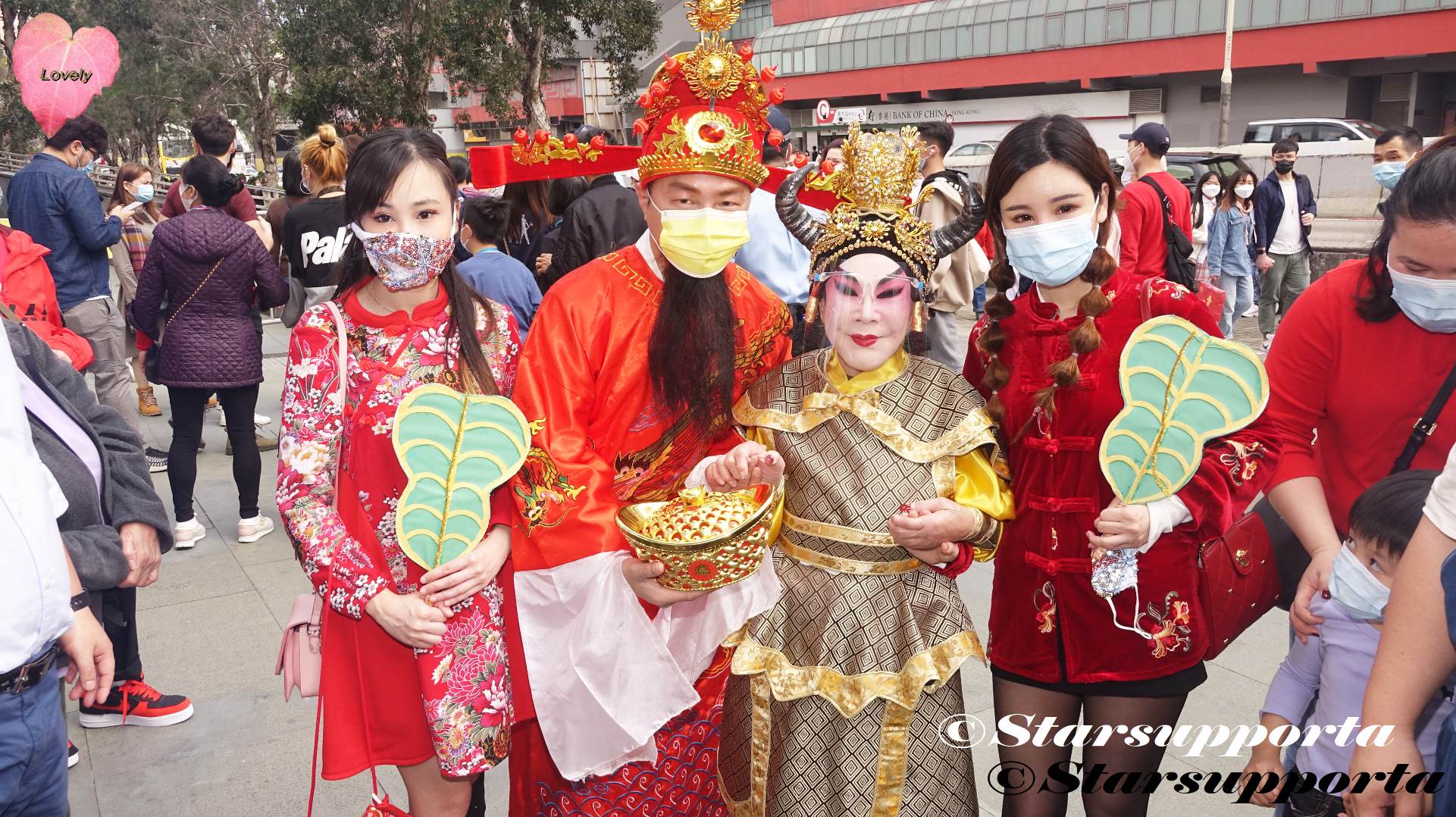 20210212 黃夏蕙 + 艾美琦 + 李紫彤到黃大仙裝香祈福 @ 香港黃大仙